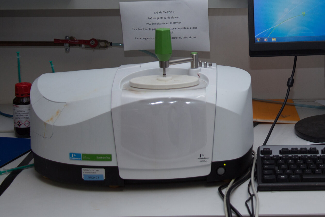 Spectromètre Infra-rouge Perkin-Elmer